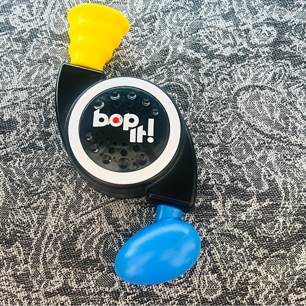Hasbro 2014 Mini Bop It  Electronic Hand Held Toy. Pre-Owned. Working/Tested.